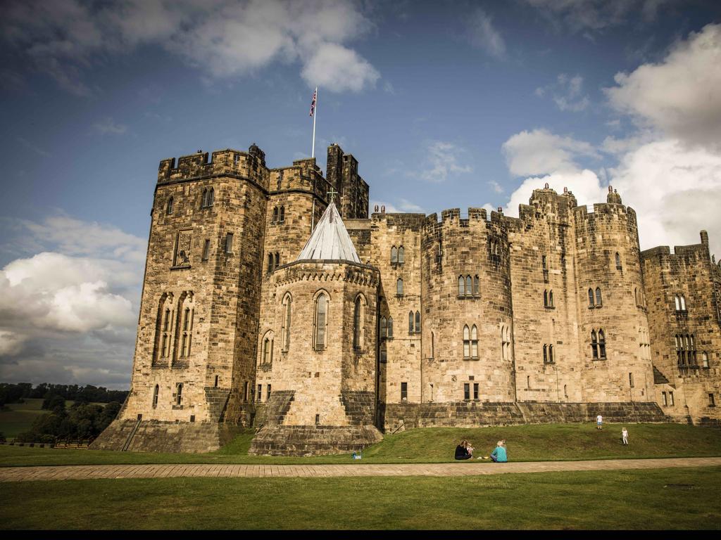 Where is Downton Abbey filmed? Visit the real life-locations including ...