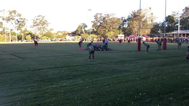 Surfers win a scrum under pressure