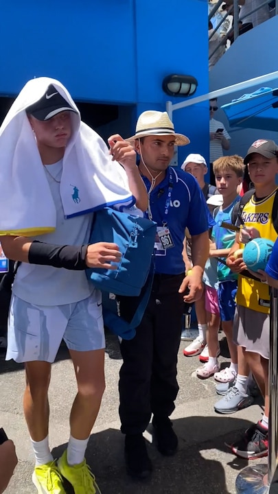 Cruz Hewitt leaves court after straight sets defeat