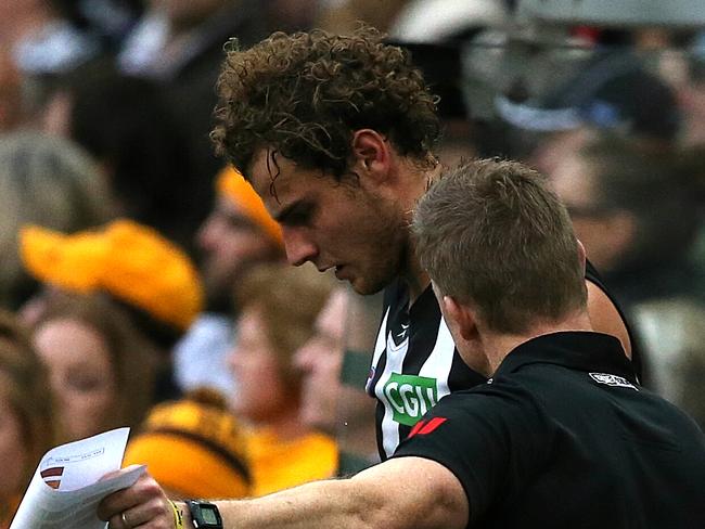 Nathan Buckley giving Jarrod Witts some feedback.