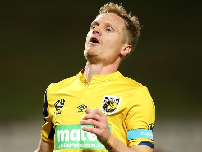 SYDNEY, AUSTRALIA - AUGUST 03: Matt Simon of the Mariners    reacts after a missed shot at goal during the round 26 A-League match between the Melbourne Victory v Central Coast Mariners at Netstrata Jubilee Stadium on August 03, 2020 in Sydney, Australia. (Photo by Mark Kolbe/Getty Images)