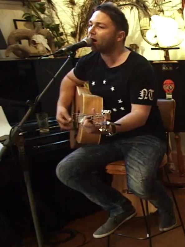 Melbourne musician Craig Heath performing.