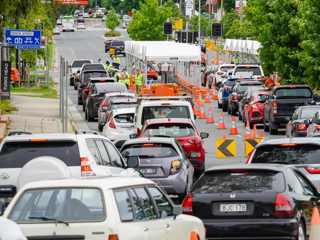 ALBURY NSW, AUSTRALIA - The Australian.  Oct 26th, 2020:Police at the Albury Border Check point in Wodonga Place Albury checking people travel from Victoria into NSW for border passes.Picture: Simon Dallinger