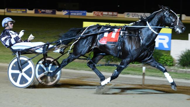 Tiger Tara wins the Renshaw Cup at Penrith Paceway and breaks the 2525m track record.