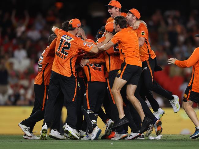 MELBOURNE, AUSTRALIA - JANUARY 28: The Scorchers celebrate after they defeated the Sydney Sixers during the Men's Big Bash League match between the Perth Scorchers and the Sydney Sixers at Marvel Stadium, on January 28, 2022, in Melbourne, Australia. (Photo by Robert Cianflone/Getty Images)