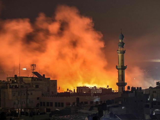 TOPSHOT - Fire and smoke erupt after Israeli bombardment in Rafah in the southern Gaza Strip on December 14, 2023, amid continuing battles between Israel and the Palestinian militant group Hamas. (Photo by MAHMUD HAMS / AFP)