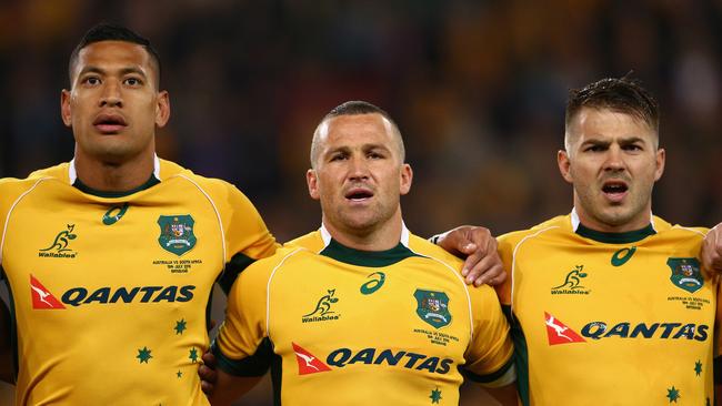 Israel Folau, Matt Giteau and Drew Mitchell sing the national anthem