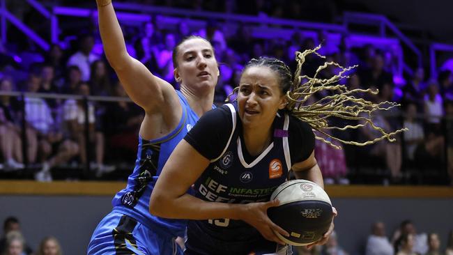 GEELONG, AUSTRALIA - NOVEMBER 23:  Haley Jones of Geelong United drives to the basket during the round four WNBL match between Geelong United and Canberra Capitals at The Geelong Arena, on November 23, 2024, in Geelong, Australia. (Photo by Darrian Traynor/Getty Images)