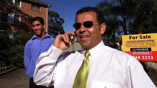 Thurston goes househunting with agent Sam Ayoub in Sydney in 2002. (Phil Hillyard)