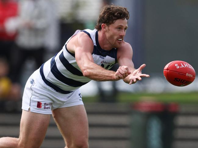 MELBOURNE, AUSTRALIA - APRIL 14: Jed Bews of the Cats handpasses the ball during the 2024 VFL Round 3 match between the Northern Bullants and the Geelong Cats at Preston City Oval on April 14, 2024 in Melbourne, Australia. (Photo by Rob Lawson/AFL Photos)