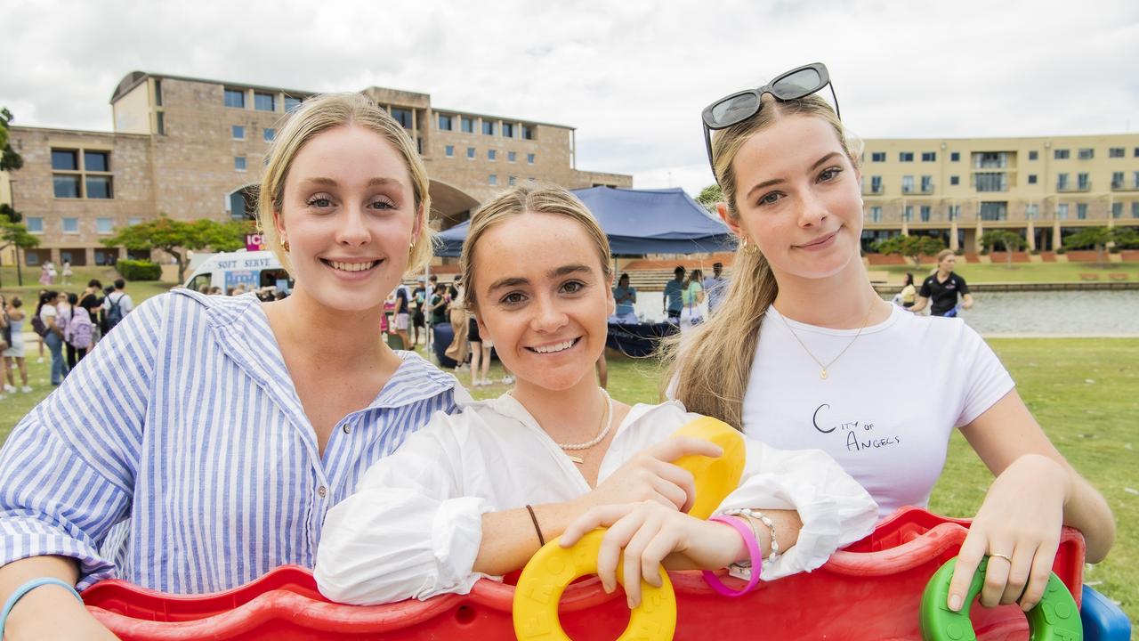 Sally Evans, Sarah Heptinstall and Kiki Palma at Bond University’s O-Week