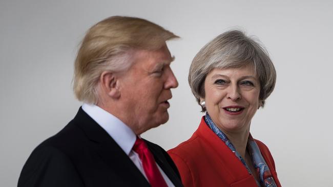 US President Donald Trump and British Prime Minister Theresa May walk at the White House on January 27, 2017 in Washington, DC. / AFP PHOTO / Brendan Smialowski