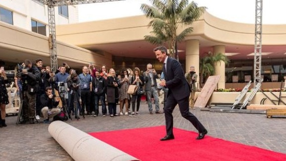 Seth Myers rolls out the red carpet for The Golden Globes. Picture: Getty Images.