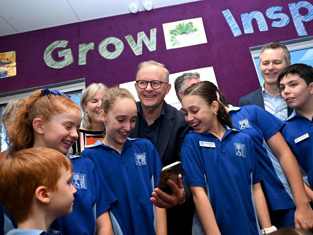 Anthony Albanese with students in Darwin. Picture: Lukas Coch/ Pool/ NCA NewsWire