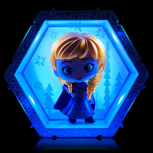 WOW! Pods are light-up hexagon compartments featuring well-known superheroes, princesses and wizards.