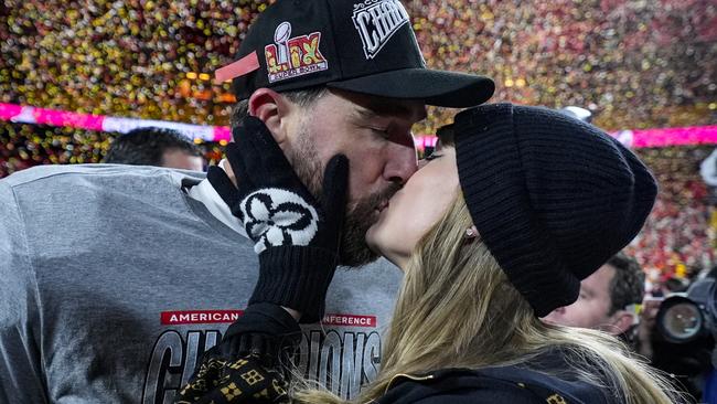 Kansas City Chiefs tight end Travis Kelce and Taylor Swift kiss after the AFC Championship NFL football game against the Buffalo Bills, Sunday, Jan. 26, 2025, in Kansas City, Mo. (AP Photo/Ashley Landis)