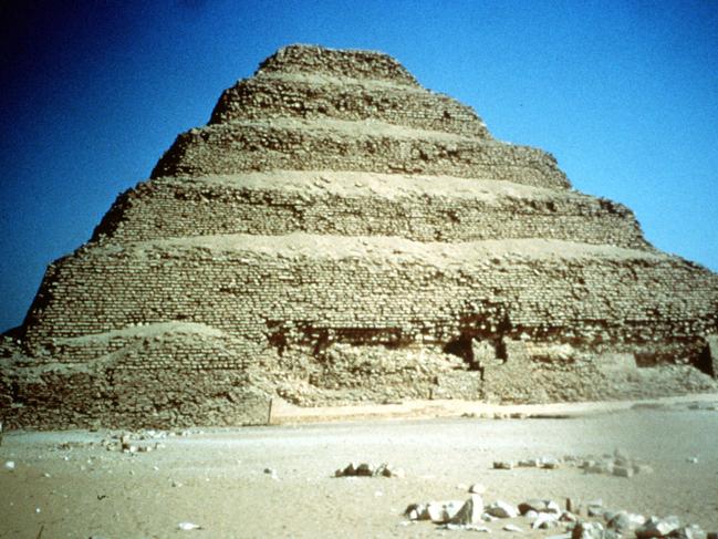 AUGUST 2000 : View of the step pyramid of Djoser at Saqqara in Egypt included in the TV show Atlantis Uncovered, 08/00.