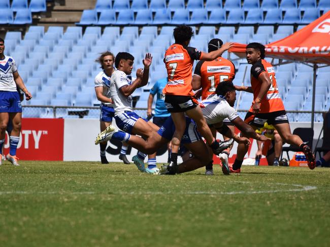 Fanavou Seve pressures the kick of Jesse Eljuga. Picture: Sean Teuma/NewsLocal