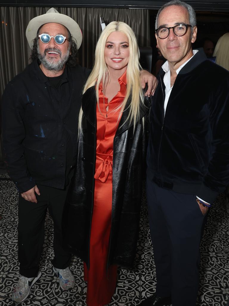 Twain with Mr Brainwash (left) and Republic Records CEO Monte Lipman (right). Picture: Phillip Faraone/Getty