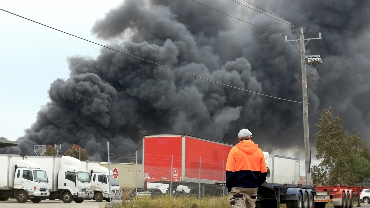 Firefighters battle toxic blaze in Melbourne