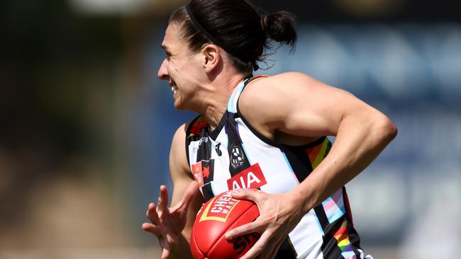 PERTH, AUSTRALIA - OCTOBER 16: Ashleigh Brazill of the Magpies in action during the round eight AFLW match between the Fremantle Dockers and the Collingwood Magpies at Fremantle Oval on October 16, 2022 in Perth, Australia. (Photo by Paul Kane/Getty Images)