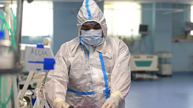 Health workers take part in a mock drill to check preparations for the Covid-19 coronavirus facilities at a hospital in Prayagraj. Picture: Sanjay KANOJIA / AFP