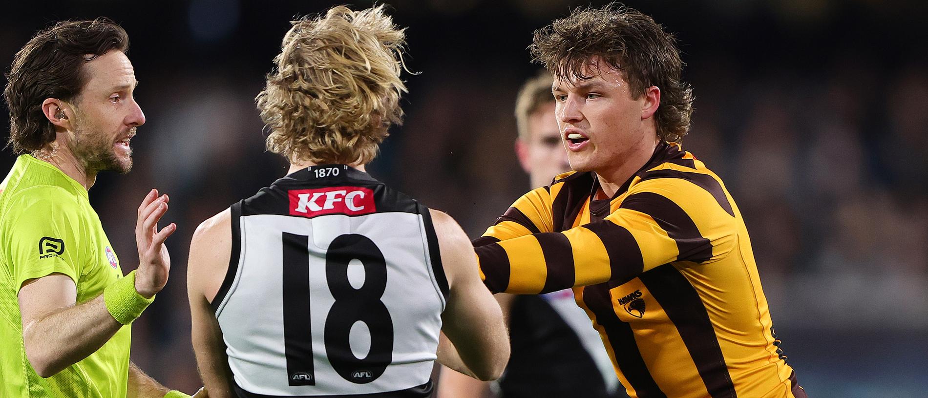 ADELAIDE, AUSTRALIA - SEPTEMBER 13: Tempers Flare between Jason Horne-Francis of the Power and Jack Ginnivan of the Hawks during the 2024 AFL Second Semi Final match between the Port Adelaide Power and the Hawthorn Hawks at Adelaide Oval on September 13, 2024 in Adelaide, Australia. (Photo by Sarah Reed/AFL Photos via Getty Images)