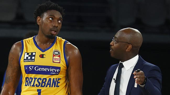 Duncan speaks with Bullets import Robert Franks. (Photo by Daniel Pockett/Getty Images)