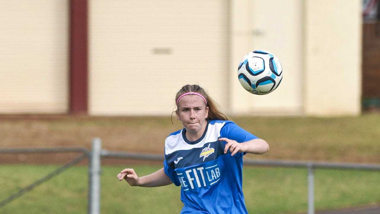 Rosie Peek sends the ball downfield. Picture: Kevin Farmer