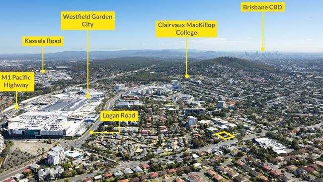 563-565 Newnham Road, Upper Mt Gravatt has sold for $1.95 million. It is close to schools, shops and the motorway. Photo: Ray White