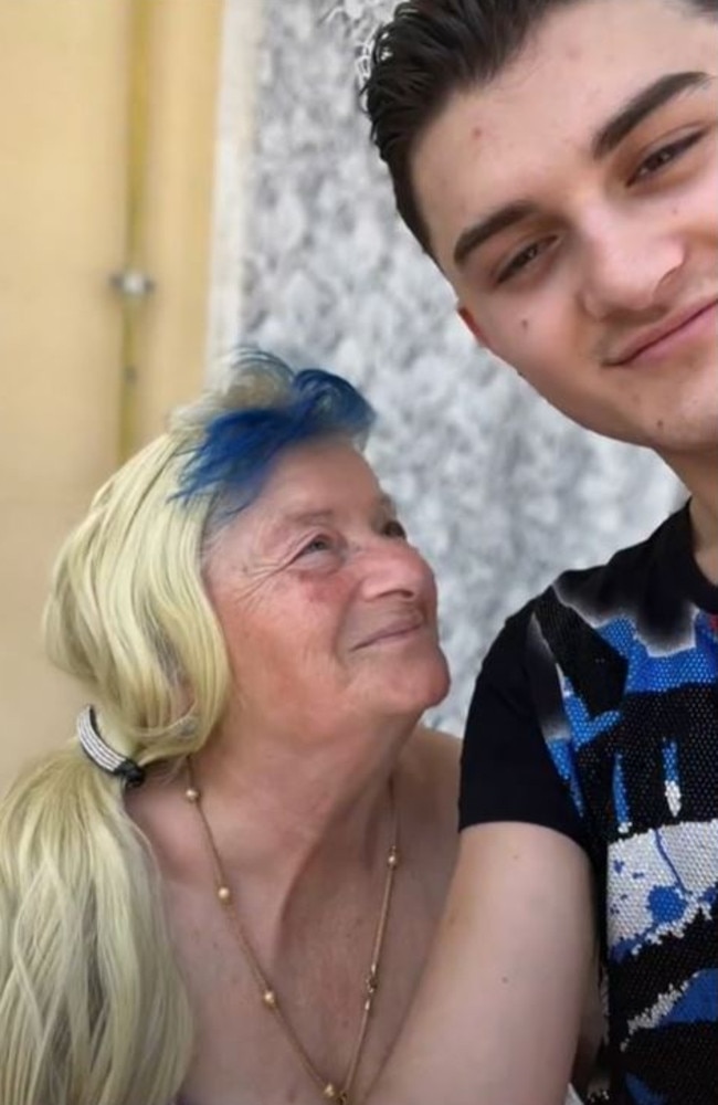 « Ce n'est que le début » : un adolescent de 19 ans en couple avec une grand-mère de 76 ans tacle les critiques