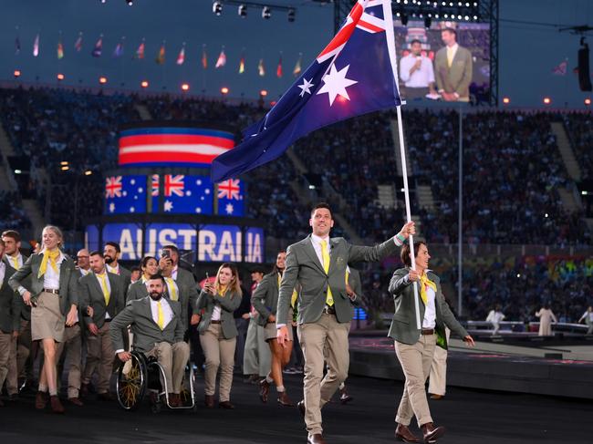 BIRMINGHAM, ENGLAND - JULY 28: Eddie Ockenden and Rachael Grinham, Flag Bearers of Team Australia lead their team out during the Opening Ceremony of the Birmingham 2022 Commonwealth Games at Alexander Stadium on July 28, 2022 on the Birmingham, England. (Photo by David Ramos/Getty Images)