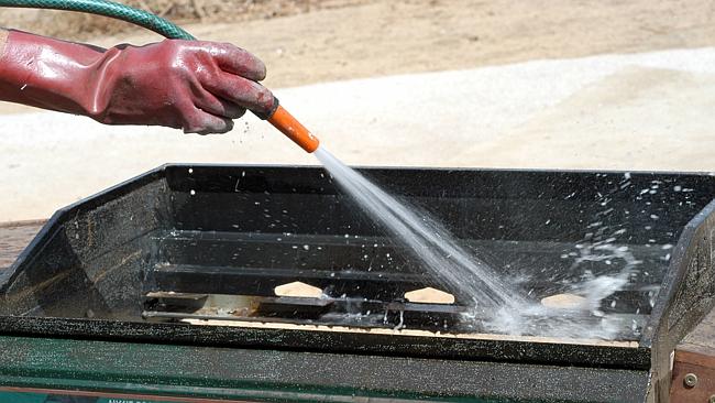 How to Clean a Grill With Household Items
