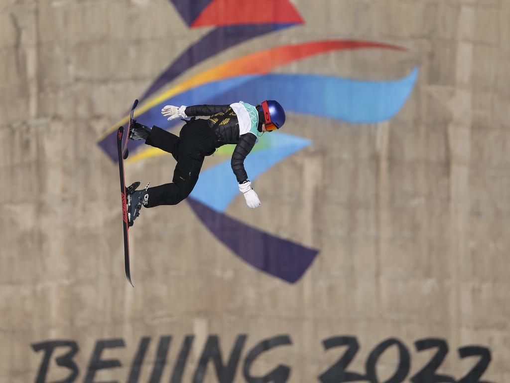 Olympic freestyle skier Eileen Gu stuns with final big air trick