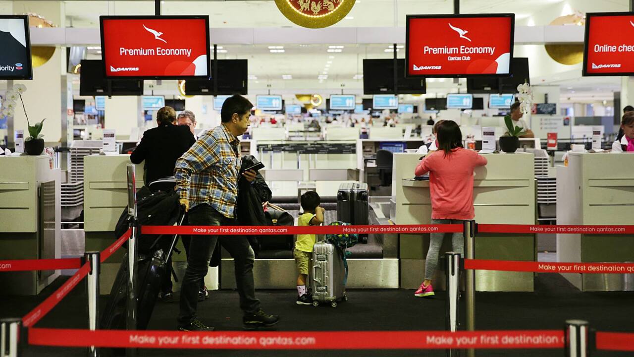 Qantas to phase out analogue scales for weighing luggage