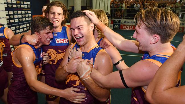 Cameron Rayner (centre). (AAP Image/Darren England)