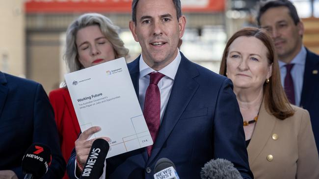 ADELAIDE, AUSTRALIA - NewsWIRE Photos SEPTEMBER 25, 2023: Treasurer Jim Chalmers, alongside Skills and Training Minister Brendan OÃConnor, Education Minister Jason Clare, Social Services Minister Amanda Rishworth, and Immigration Minister Andrew Giles launch the employment white paper at Tonsley TAFE in SA. NCA NewsWIRE / Emma Brasier