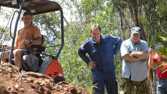 Police excavated the backyard of a Mount Nathan property in the Gold Coast hinterland, Wednesday, March 5, 2014. (AAP Image/Dave Hunt)