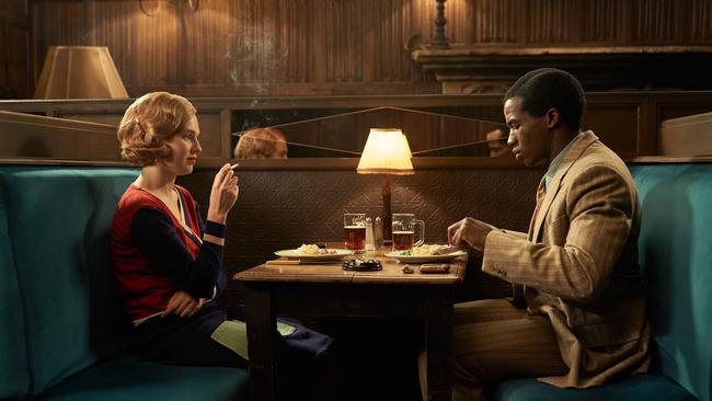 Odessa Young and Sope Dirisu in Mothering Sunday (2021)