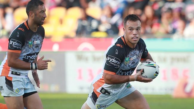 Luke Brooks of the Wests Tigers during the Round 5 NRL match between the Wests Tigers and the Melbourne Storm at Mt Smart Stadium in Auckland, New Zealand, Saturday, April 7, 2018. (AAP Image/David Rowland) NO ARCHIVING, EDITORIAL USE ONLY