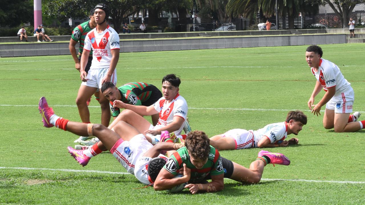 Asher Pung scores a try. Picture: Sean Teuma