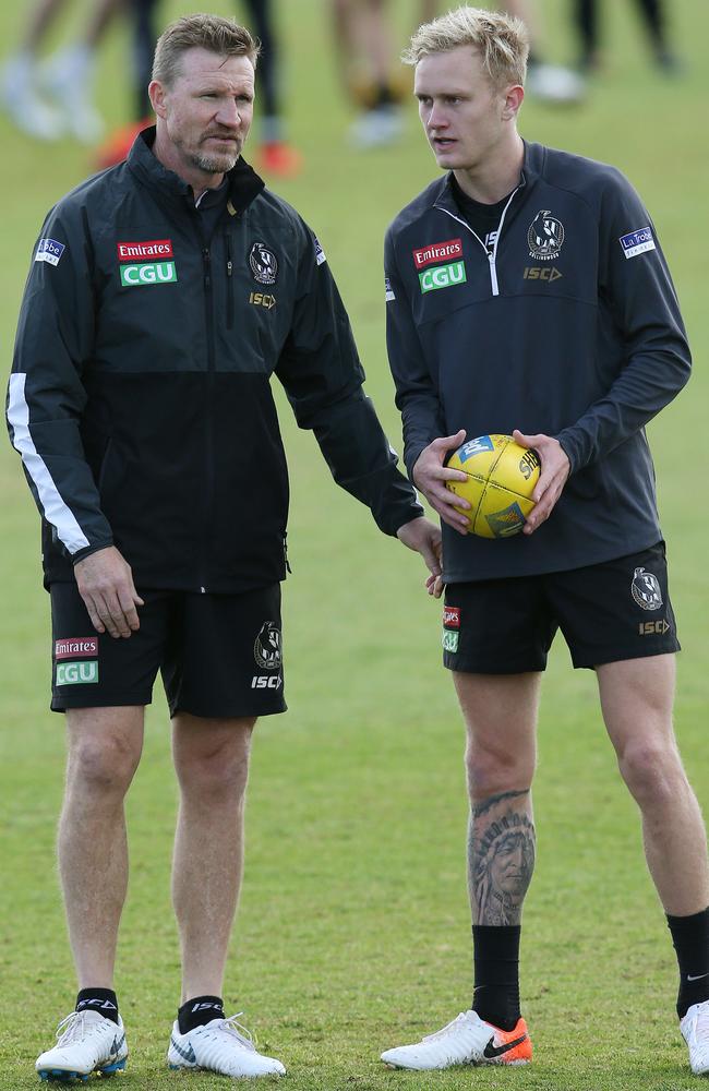 Buckley talks with Jaidyn Stephenson at training in 2019. Picture: Michael Klein