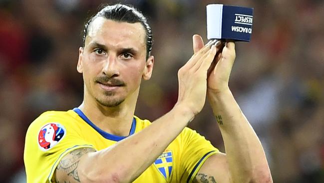 Sweden's forward Zlatan Ibrahimovic applauds to acknowledge the spectators at the end of the Euro 2016 group E football match between Sweden and Belgium at the Allianz Riviera stadium in Nice on June 22, 2016. / AFP PHOTO / JONATHAN NACKSTRAND