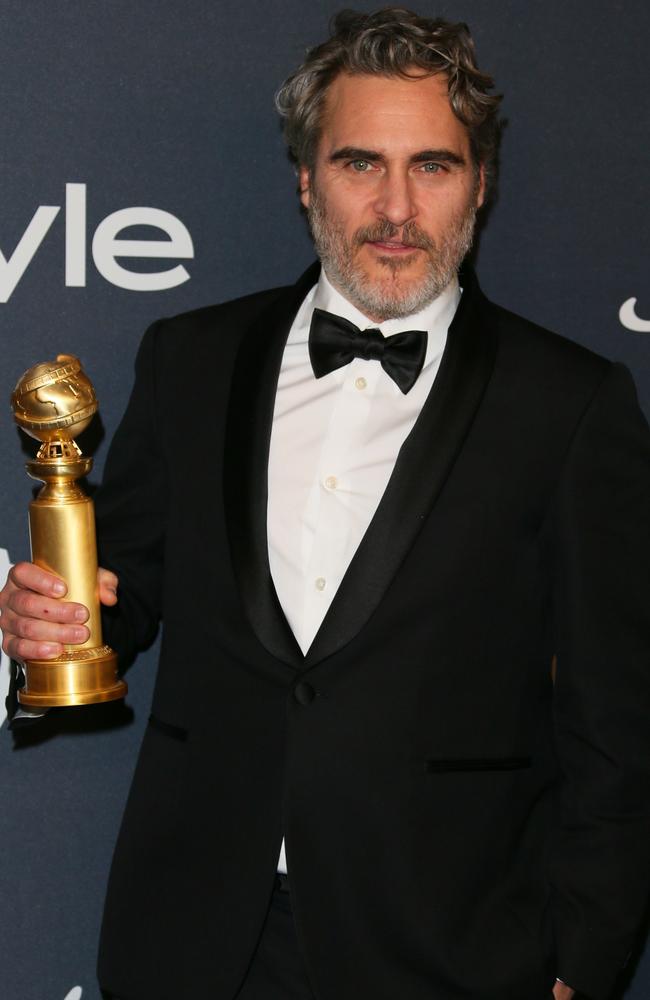 Golden Globes winner Joaquin Phoenix wears same tuxedo to every award