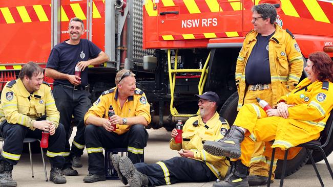 Cawdor fireys Dylan Franklin (l to r), Ben Grosskreutz, Mark Wilson, Shane Spinks, Dave Metcalf and Michelle Metcalf take a well-earned breather now the threat has eased in the Southern Highlands. Picture: Tim Hunter