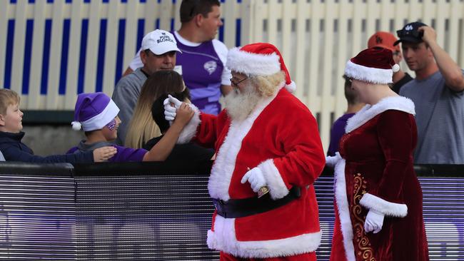 Christmas visitors during the Big Bash League (BBL) T20 match between the Hobart Hurricanes and the Melbourne Renegades at Blundstone Arena in Hobart, Thursday, December 21, 2017. (AAP Image/Rob Blakers)