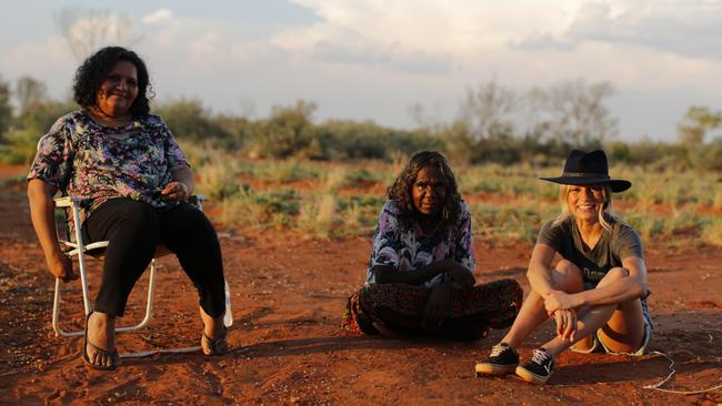 Aunty Charmaine Pwerle, Aunty Jessie Petyarre and Jade Torres, who founded the Pwerle Gallery.