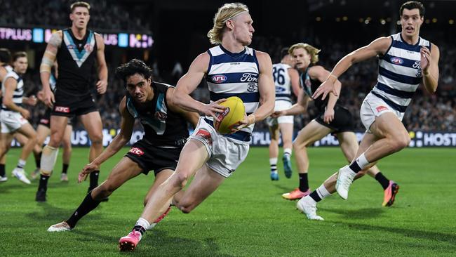 Oliver Dempsey of the Cats competes with Jase Burgoyne. Picture: Mark Brake/Getty Images