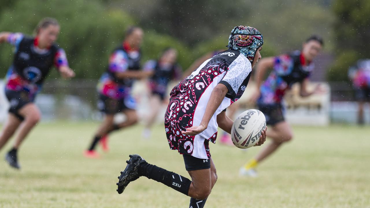 Jemmika Dahlsthom on the way to score a try. Picture: Kevin Farmer