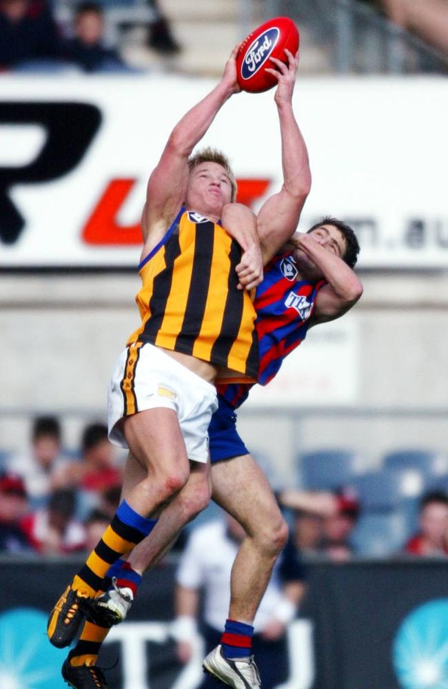 Colin Sylvia marks in the 2004 VFL grand final.